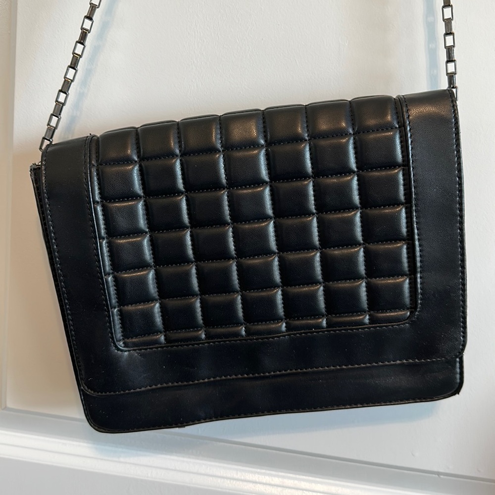 Mossimo black quilted crossbody purse